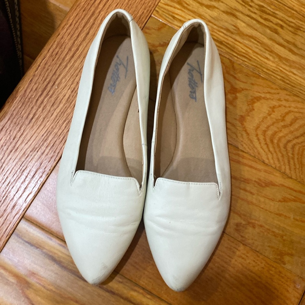 White loafers - Good condition - Size 8M